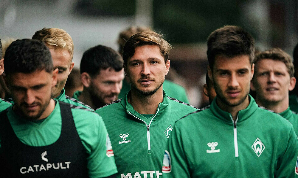 Niklas Stark auf dem Weg zum Trainingsplatz. 
