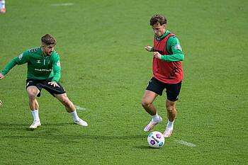Schmid und Deman im Training in einem Zweikampf. 