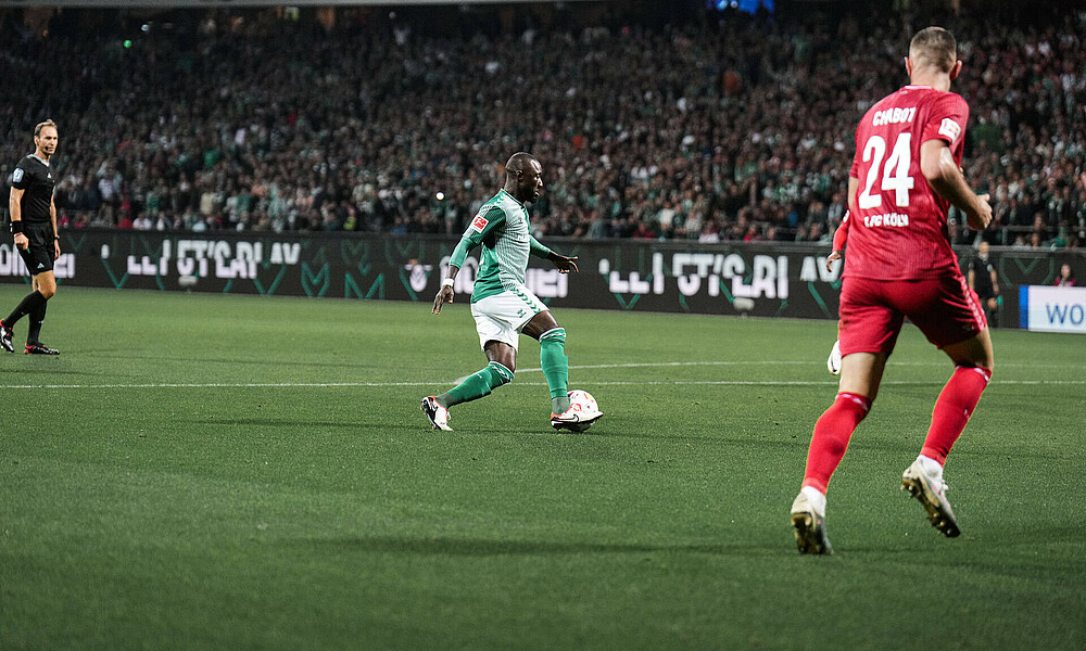 Naby Keita am Ball beim Heimspiel gegen den FC Köln.