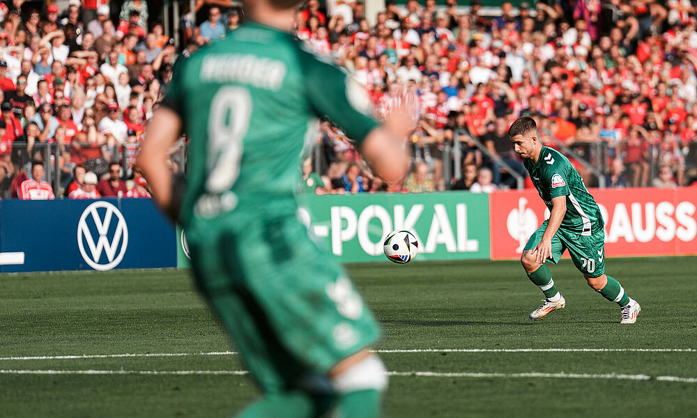 Romano Schmid beim Torabschluss. 