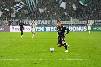 Topp mit Ball am Fuß. 