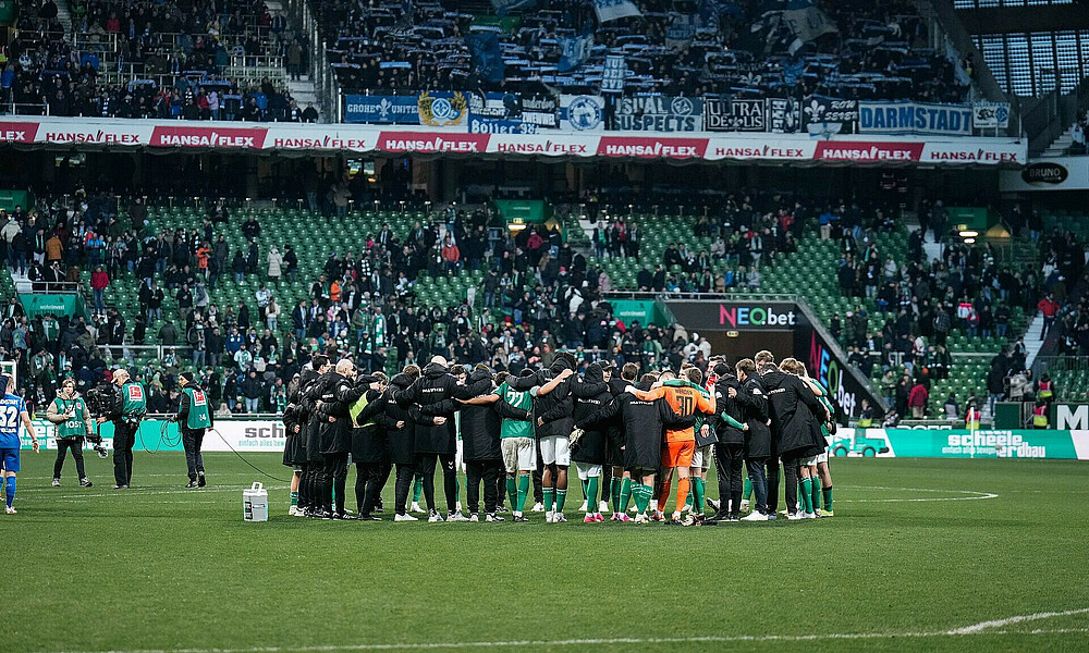 DIe Mannschaft im Kreis. 