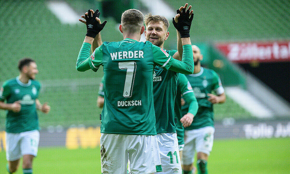 Marvin Ducksch und Niclas Füllkrug jubeln über ein Tor.