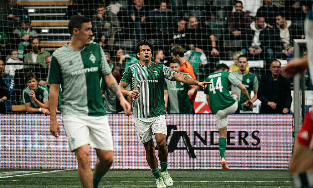 Nelson Valdez und Max Kruse auf dem Platz. 