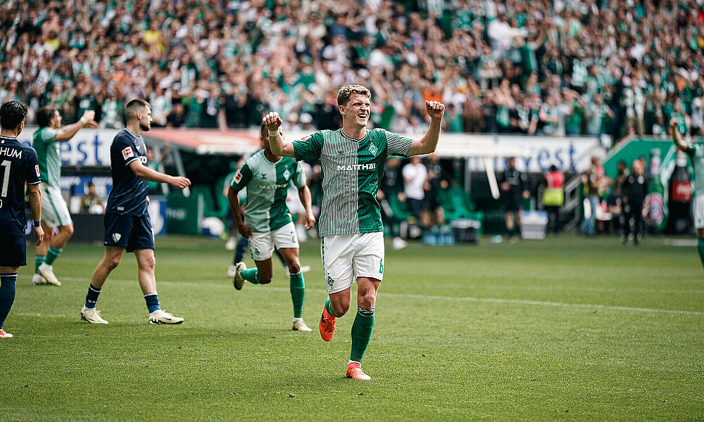 null Jens Stage jubelt nach seinem Tor.