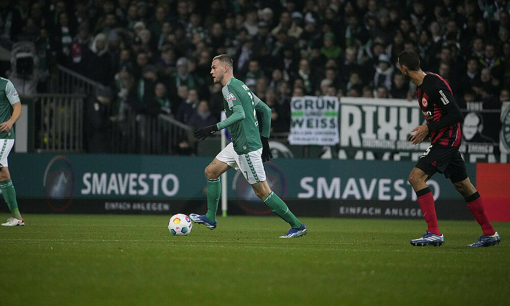 Marvin Ducksch mit Ball am Fuß. 