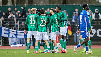 Werders U23 jubelt über ein Tor gegen Emden