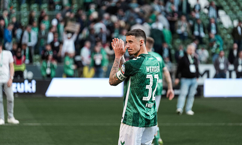 Marco Friedl applaudiert. 