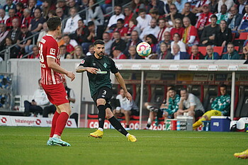 Tony Jung flankt nach vorn