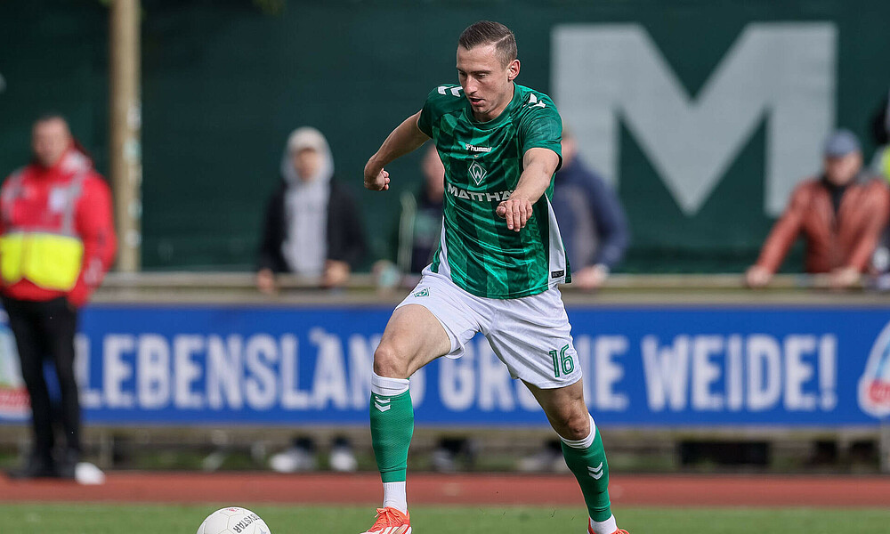 Maik Lukowicz beim Torschuss.