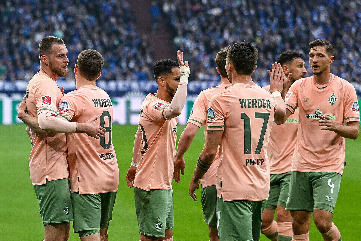 DIe Mannschaft bejubelt den zwischenzeitlichen Führungstreffer. 