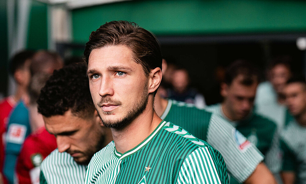 null Niklas Stark im Spielertunnel.