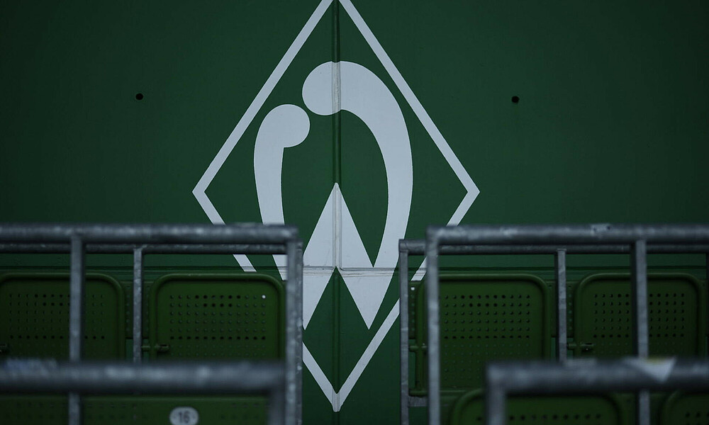 Die Werder-Raute an der Wort vor den Stangen der Ostkurve.