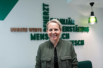 Fritzy Kromp lächelt.