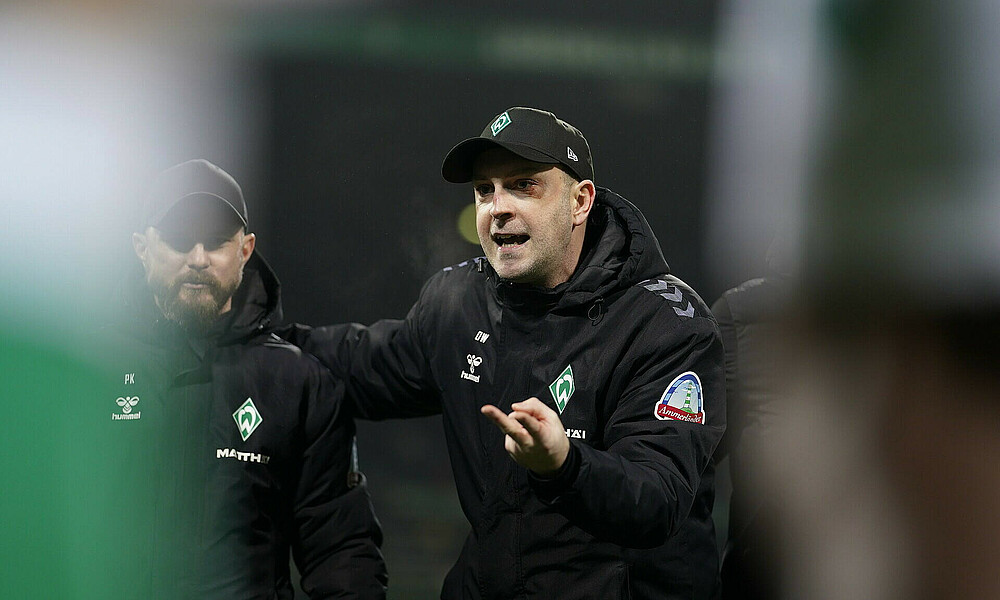 null Ole Werner spricht zu seiner Mannschaft.