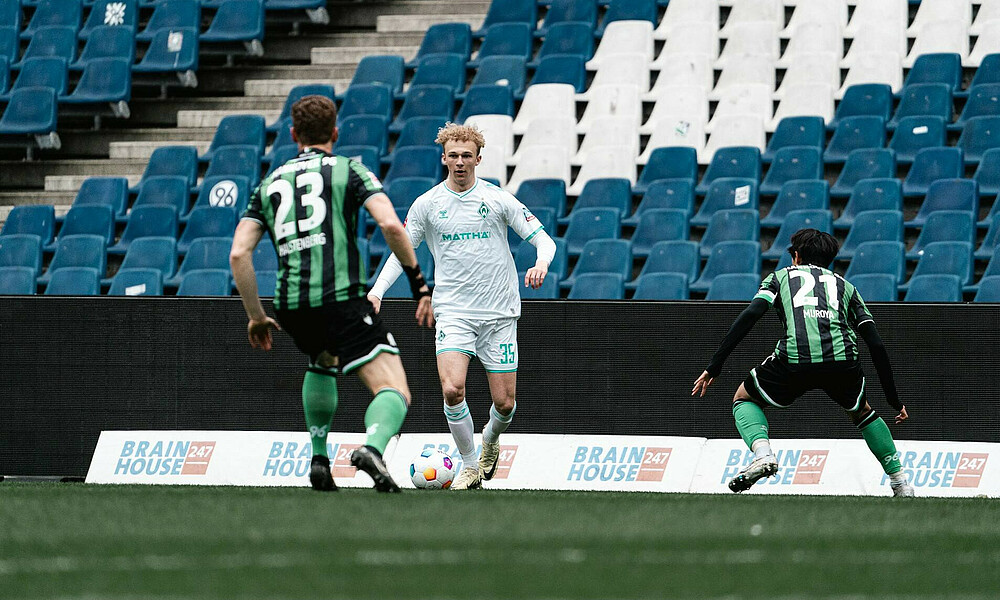 Leon Opitz im Zweikampf.