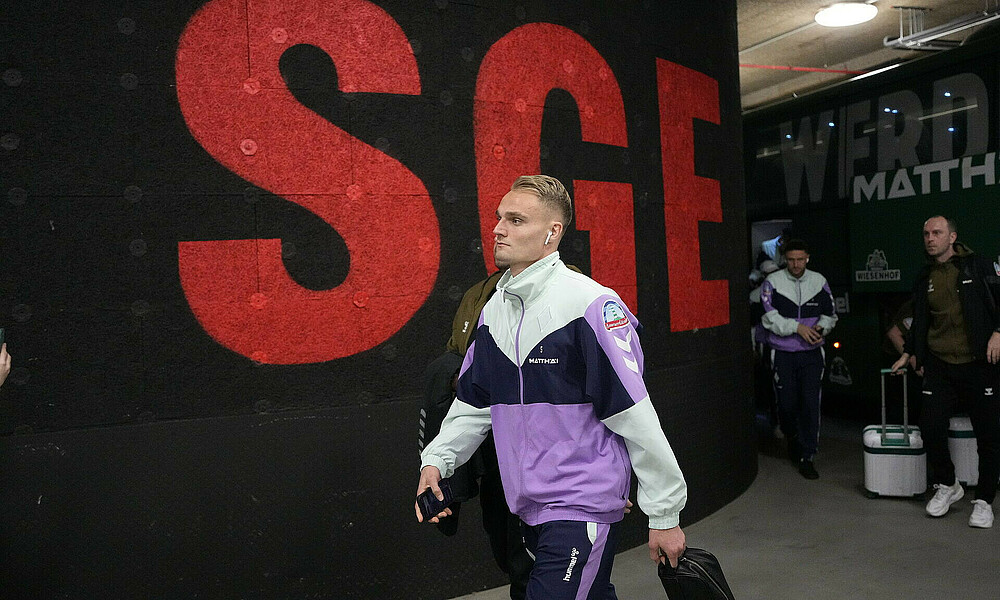 Amos Pieper bei der Ankunft am Stadion. 