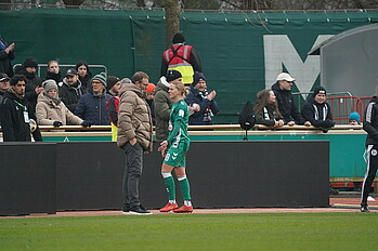 null Hausicke im Gespräch mit Trainer Horsch.