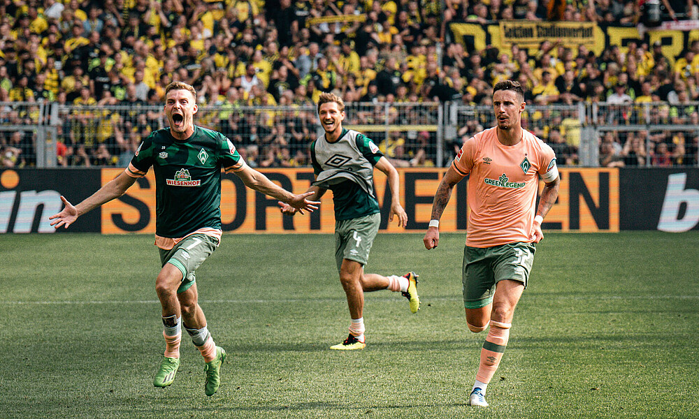 Marvin Ducksch, Niklas Stark und Marco Friedl bejubeln ein Tor gegen Dortmund.