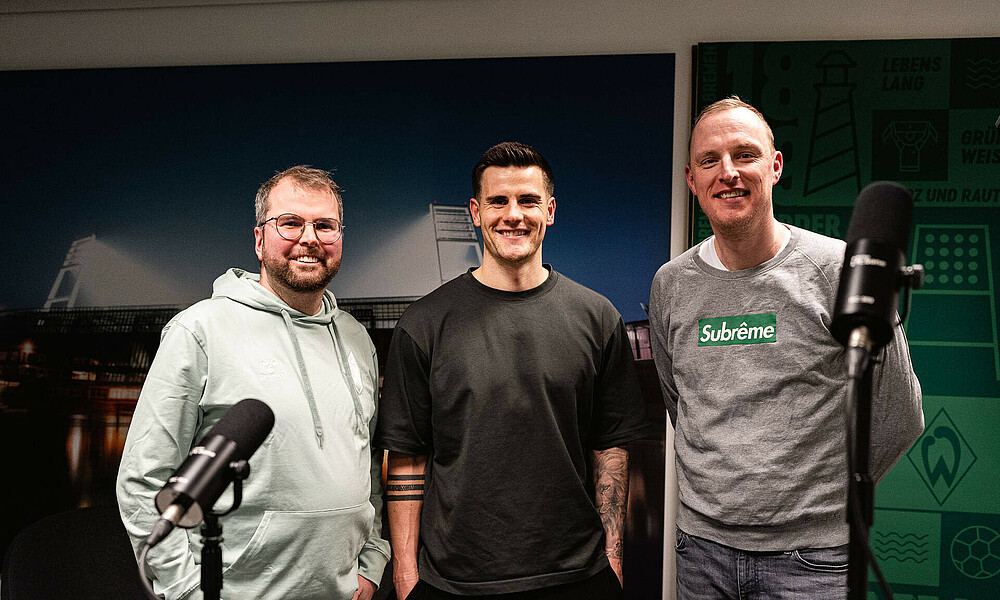 Zetterer gemeinsam mit den beiden Moderatoren. 