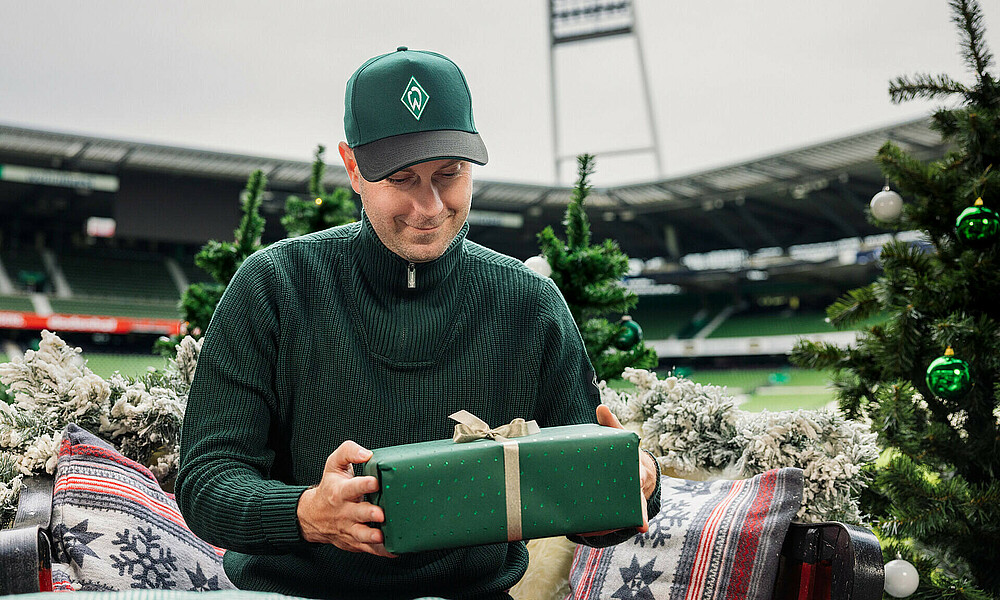 null Ole Werner in Weihnachtsmontur.