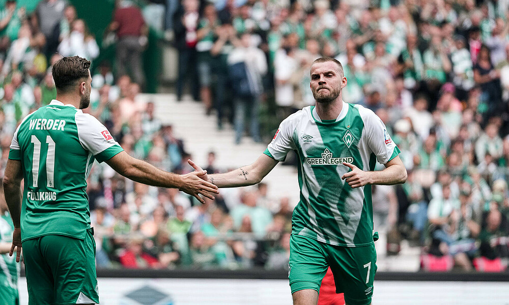 null Niclas Füllkrug & Marvin Ducksch klatschen miteinander ab.