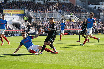 Schmid wird umgegrätscht. 