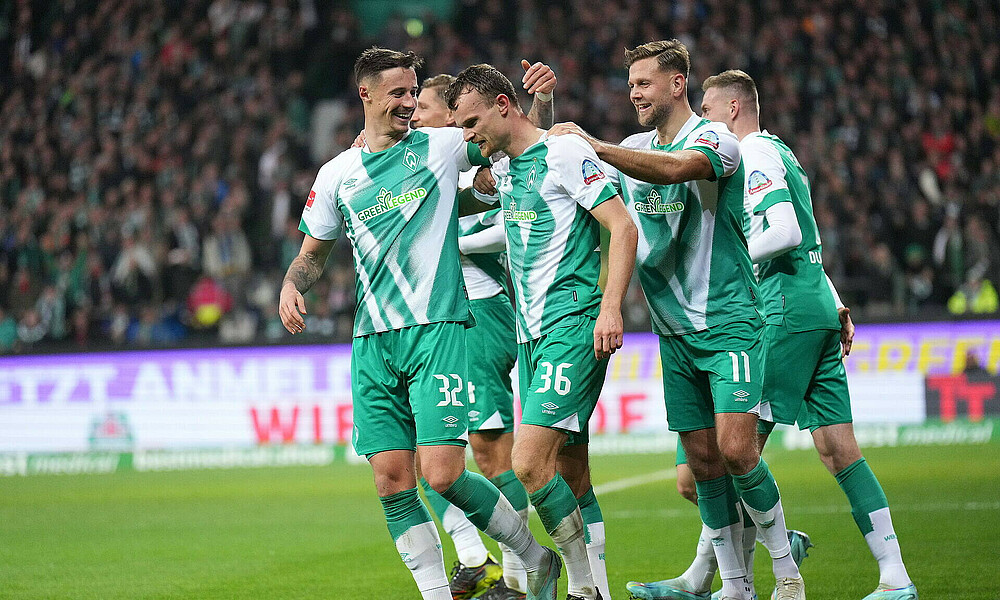 Groß nach dem Tor gegen Leipzig mit seinen Teamkollegen.