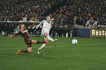 Marvin Ducksch kommt vor Irvine zum Abschluss.