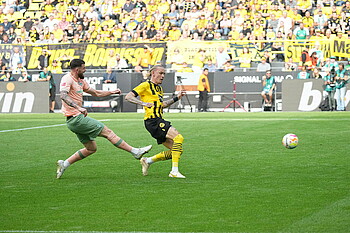 null Oliver Burke beim Schuss