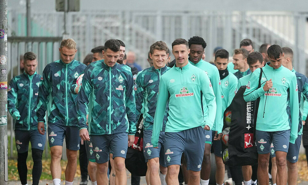 null Die Mannschaft auf dem Weg zum Platz