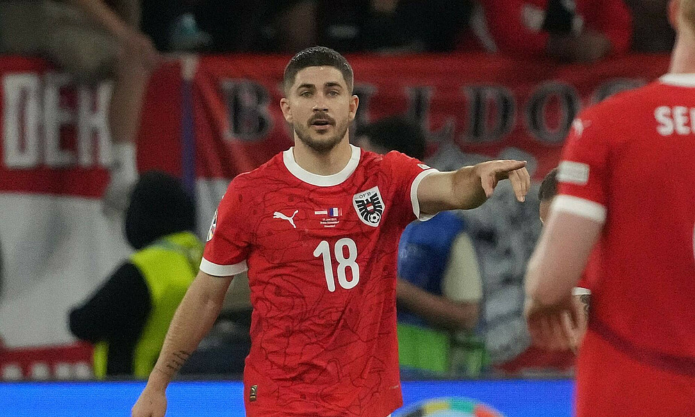 null Romano Schmid delegiert seine Mitspieler auf dem Feld.