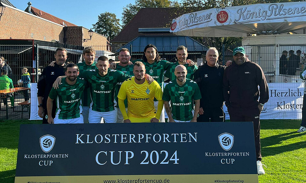 Ein Mannschaftsfoto der Werder Legenden. 
