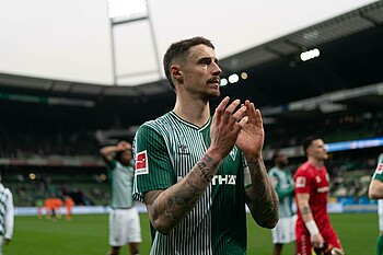Marco Friedl klatscht. 