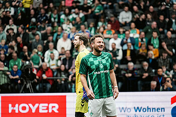 null Bargfrede lacht.