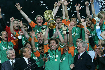 Frank Baumann beim Gewinn des DFB-Pokals. 