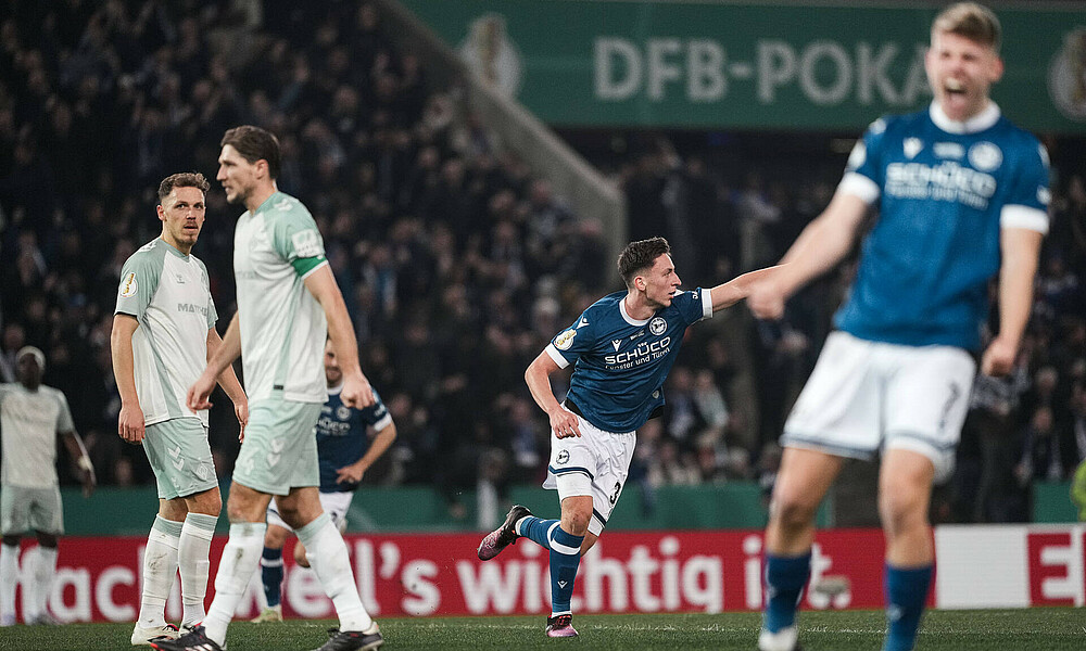 Wörl jubelt, Stark und Lynen sind entsetzt. 