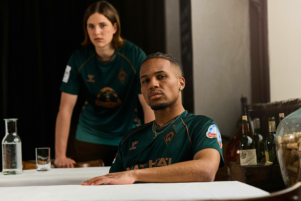 null Lara Schmidt und Felix Agu im neuen Trikot