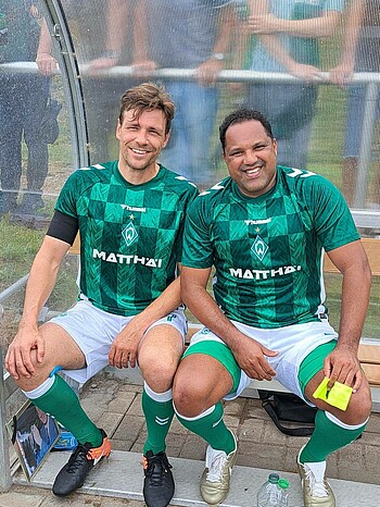 Clemens Fritz und Ailton im Trikot der WERDER Legenden