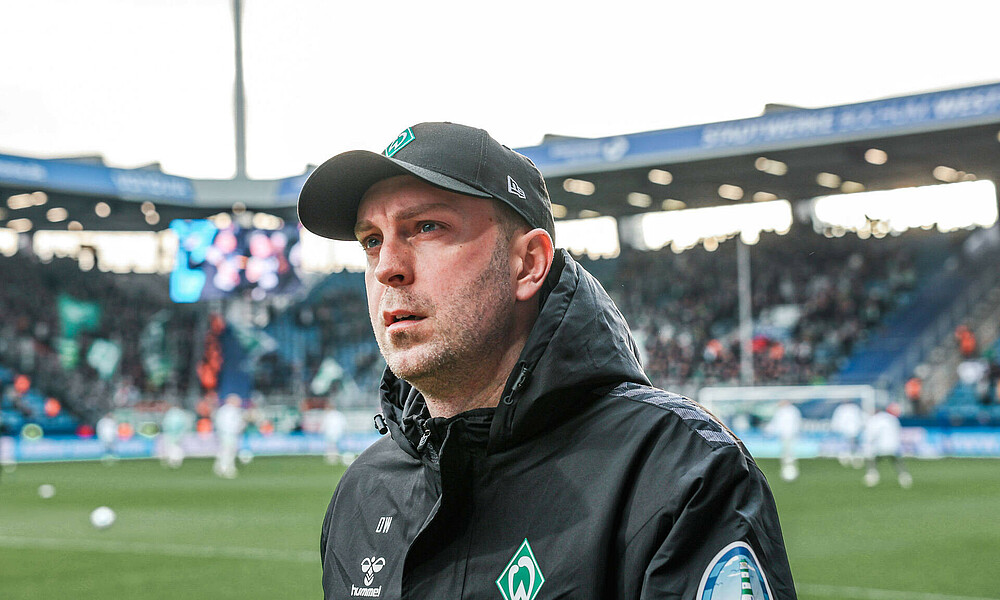 Ole Werner am Spielfeldrand vor dem Auswärtsspiel beim VfL Bochum.