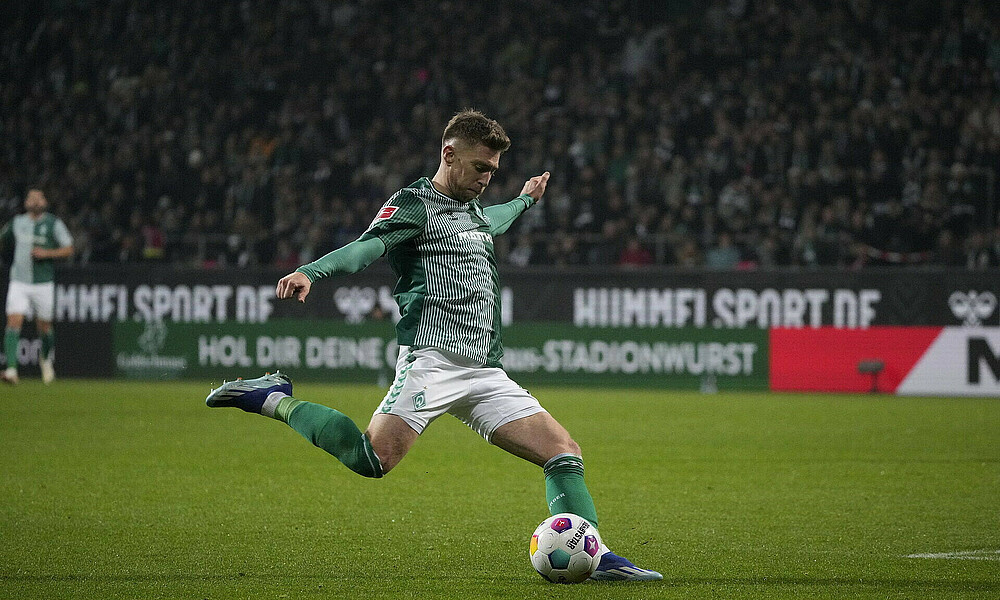 null Weiser bei einer Flanke