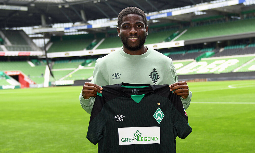 Werder-Neuzugang Roger Assalé im Stadion