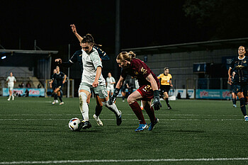 null Sophie Weidauer am Ball im Auswärtsspiel gegen Hoffenheim