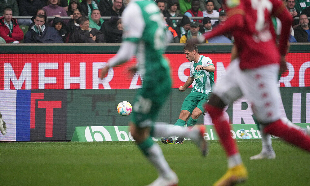 Niklas Stark schießt.