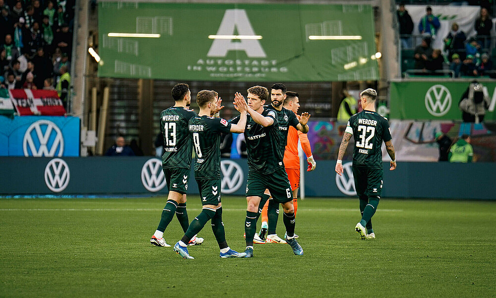 Weiser und Stage klatschen sich ab. 