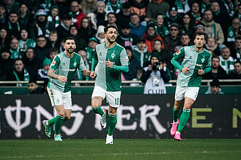 null Leonardo Bittencourt joggt.