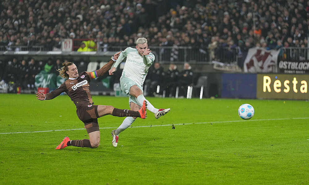 null Ducksch schließt vor Irvine ab.