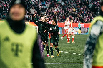 null Mitchell Weiser jubelt nach seinem Tor.