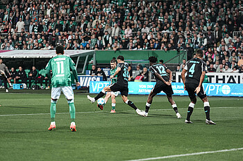 Romano Schmid beim Torabschluss. 