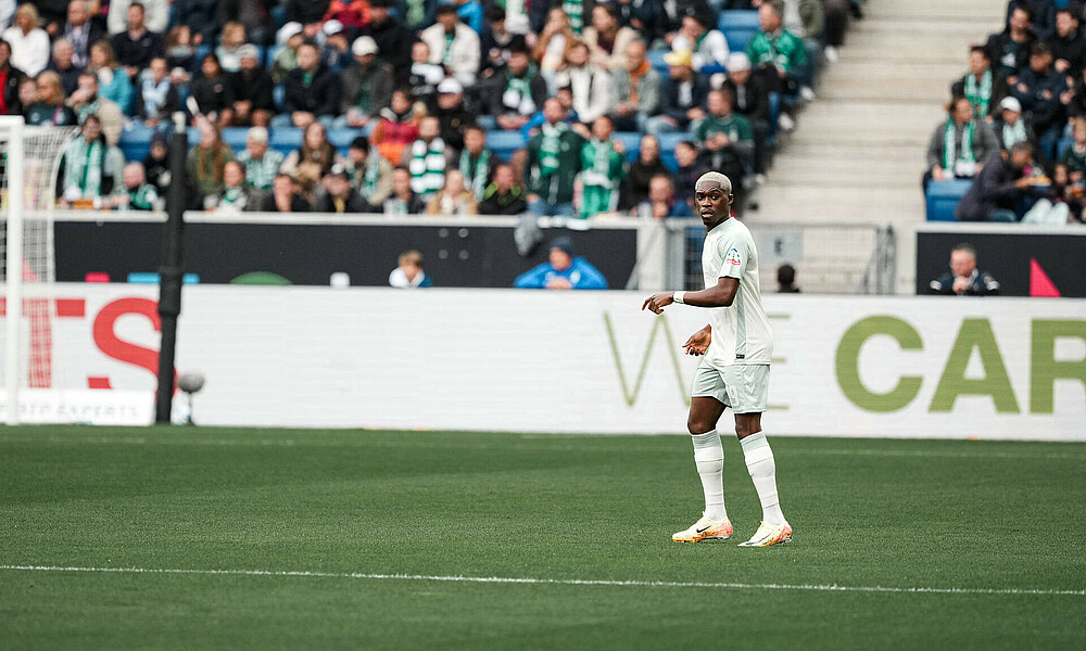 null Derrick Köhn auf dem Platz.